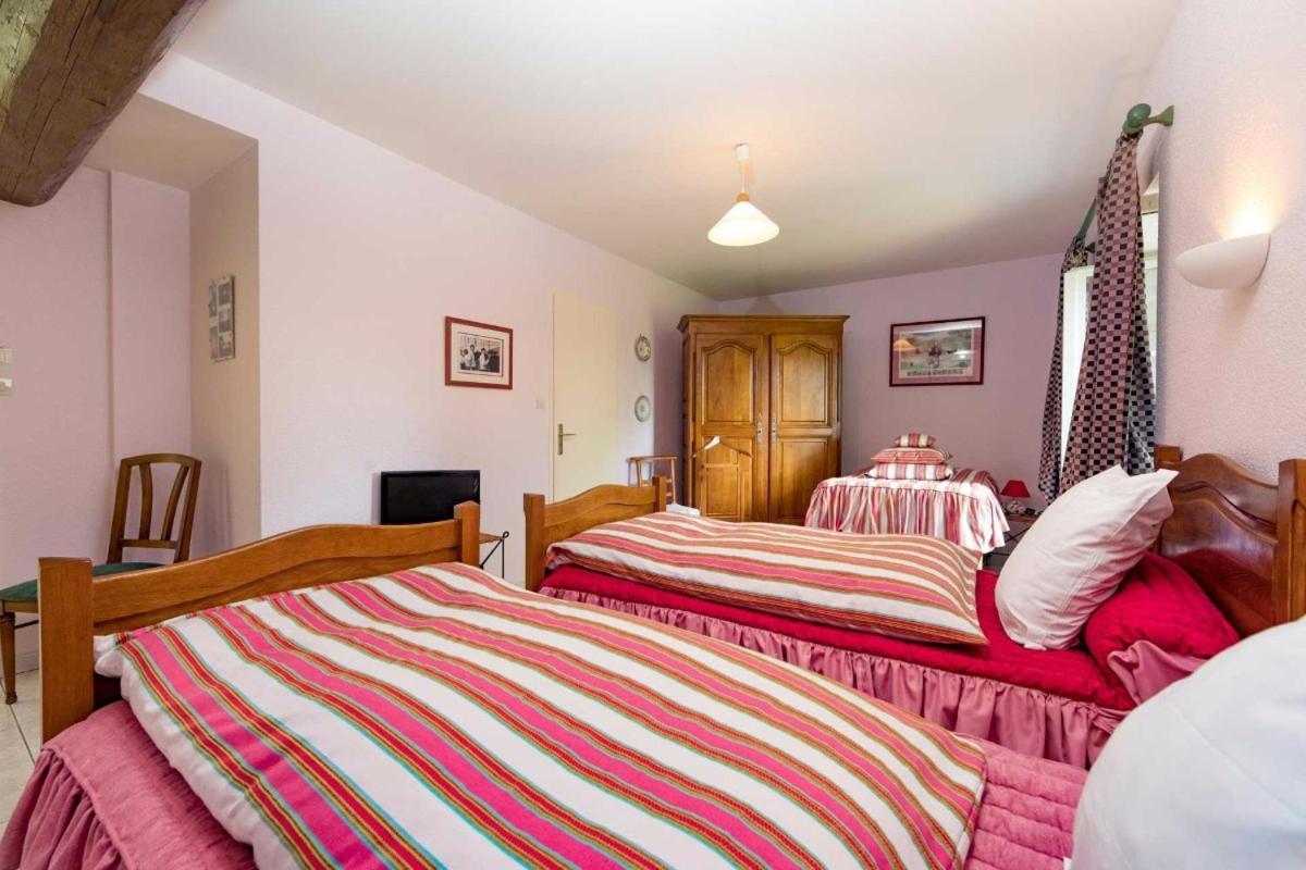 Jolie Vache Deguisee En Fleurs, Chambre D'Hote A Soulosse Room photo